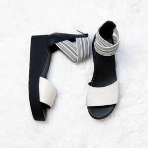 SOREL Flatform Wedge Sandal Size 9 . NEW !